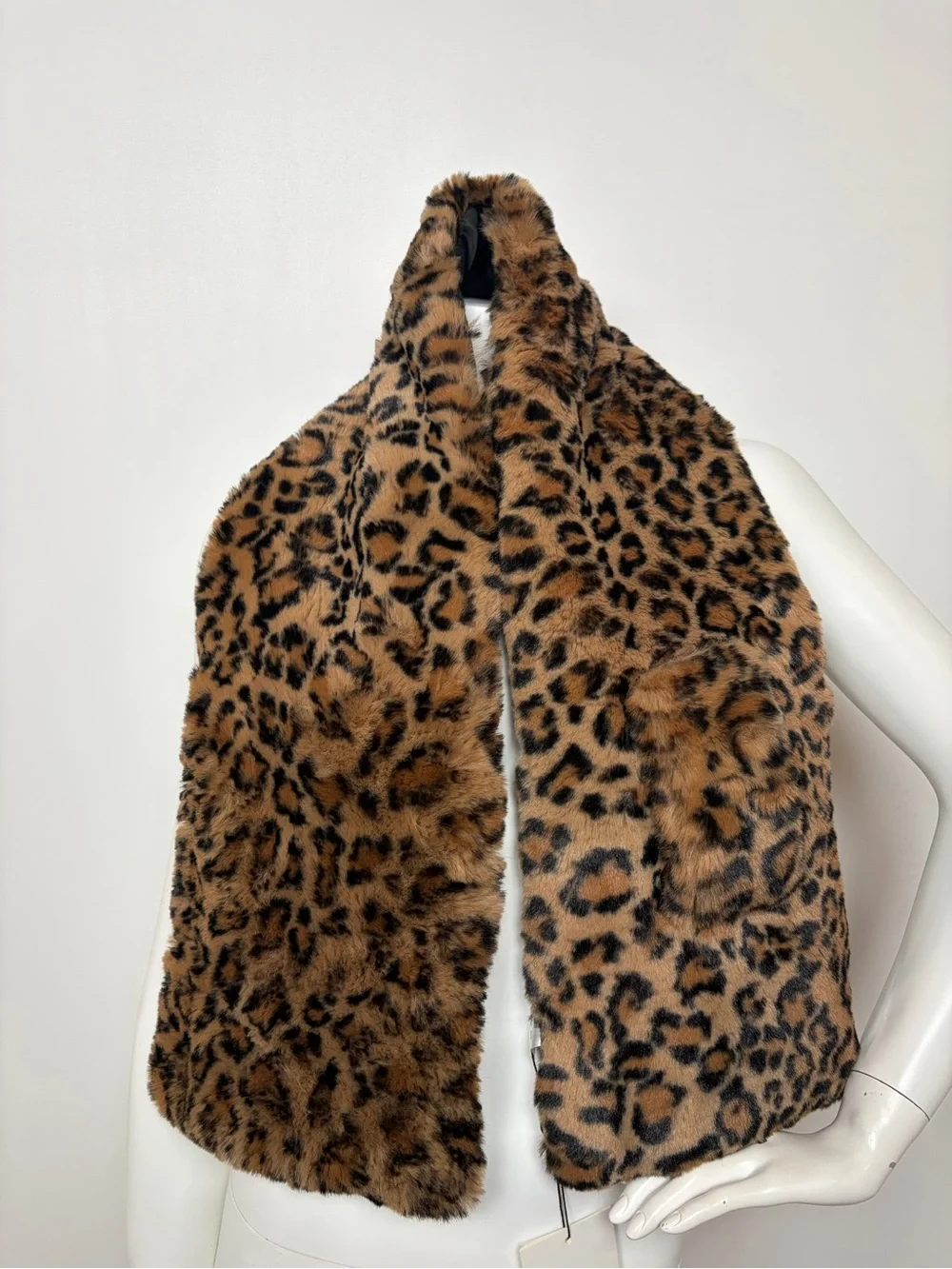 Apparis Women's Scarfs Leopard Print